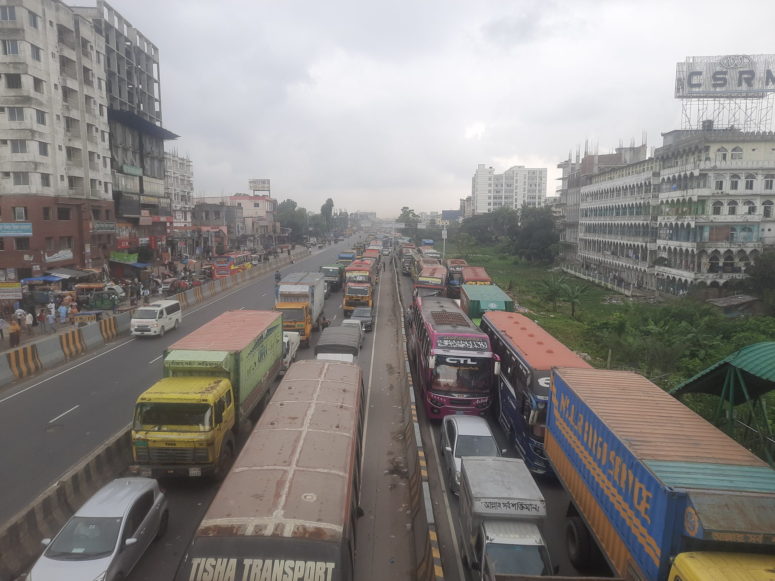 ঢাকা-চট্টগ্রাম মহাসড়কে তীব্র যানজট,প্রচন্ড গরমে অতিষ্ঠ জনজীবন।