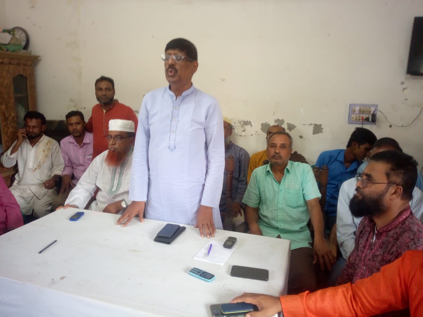 কেশবপুরে কৃষক দলের সাথে বিএনপির কেন্দ্রীয় নেতা আবুল হোসেন আজাদের মতবিনিময়