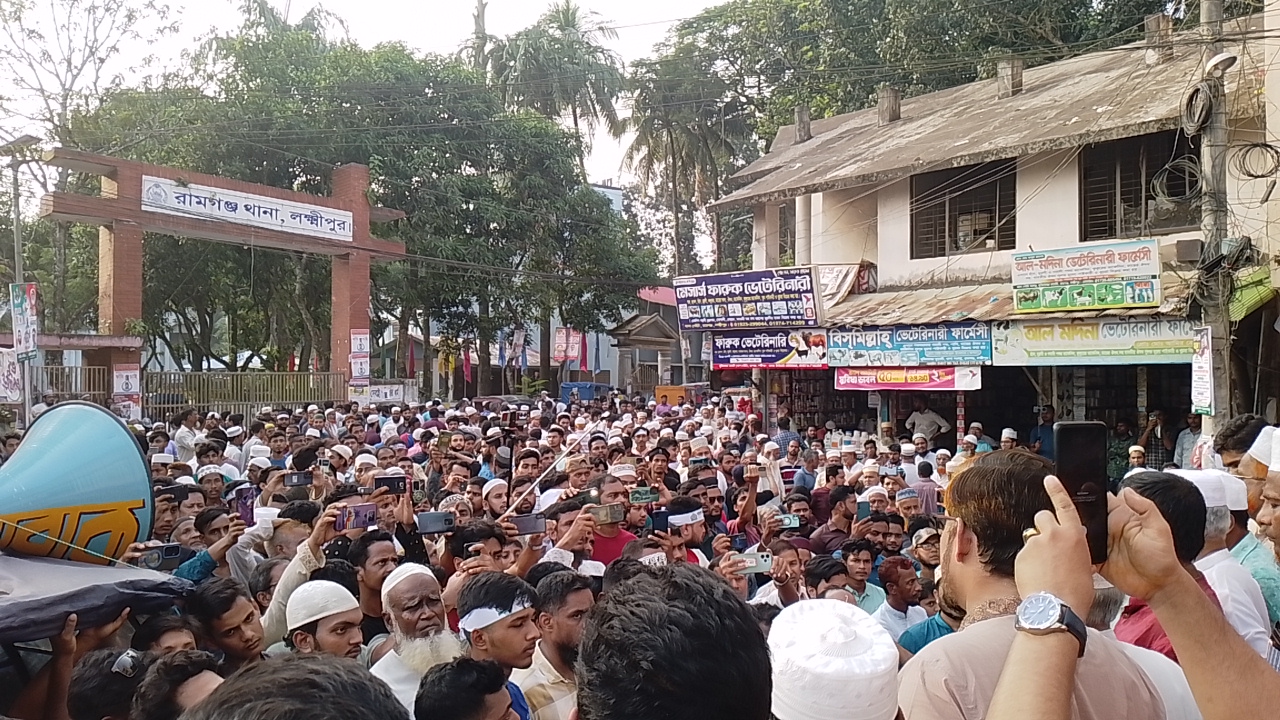 ২৮ অক্টোবরের খুনিদের বিচারের দাবিতে রামগঞ্জে জামাতের বিক্ষোভ সমাবেশ।