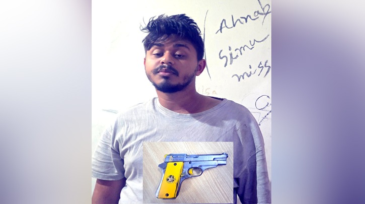 ফতুল্লায় বিদেশি পিস্তল সহ যুবক গ্রেফতার