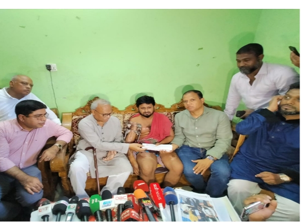 আওয়ামী লীগের হামলায় আহত ছাত্রদলের সাবেক সভাপতি দোলনের পাশে তারেক রহমান