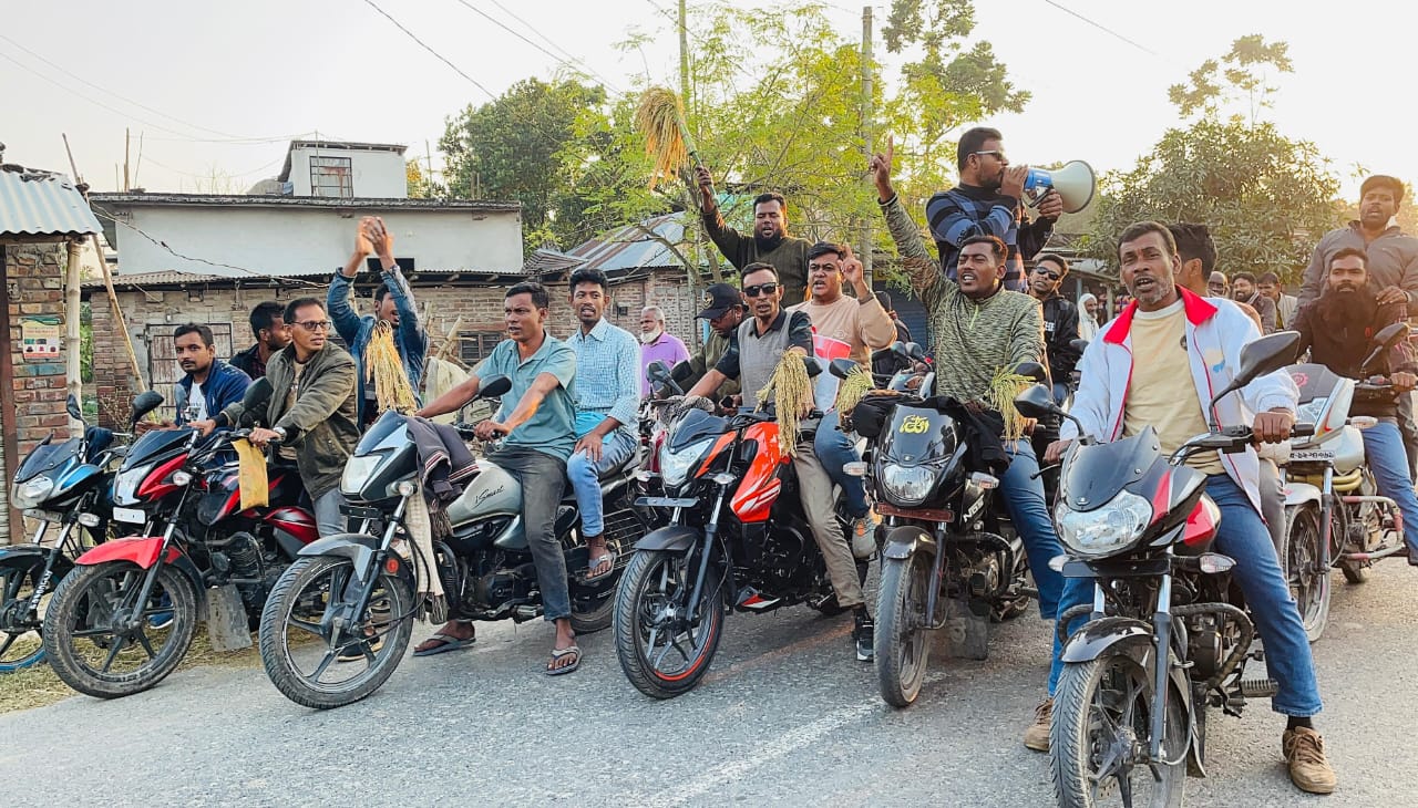 বাগাতিপাড়ায় বিএনপি প্রার্থী পুতুলের পক্ষে মোটরসাইকেল শোভাযাত্রা