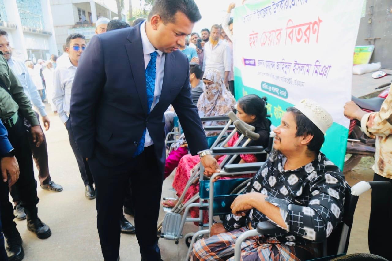 হাটহাজারীতে মানবিক ডিসি  জাহিদুল ইসলাম এর হাত ধরে ছয় জন  প্রতিবন্ধীর ঘরবন্দী জীবনের অবসান