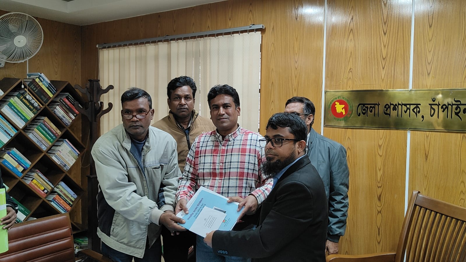 চাঁপাইনবাবগঞ্জ-৩ আসনে জেএসডি’র প্রার্থীর মনোনয়ন পত্র উত্তোলন