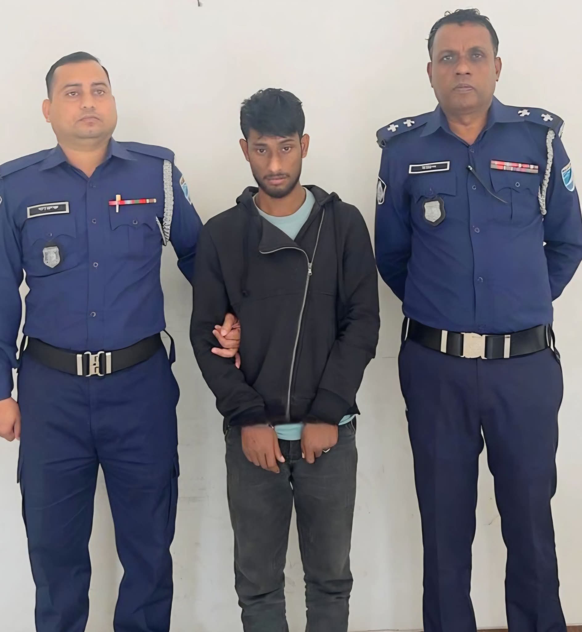 বন্দর থানা পুলিশ কর্তৃক চাঞ্চল্যকর আলিফা আক্তার রোযামনি (১৩) হত্যাকাণ্ডের মূল আসামি ফয়সাল ওরফে বাদশা গ্রেফতার