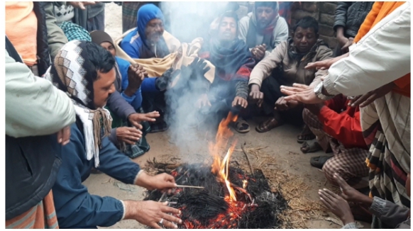 ডুমুরিয়ায় শীতের তীব্রতায় বিপাকে খেটে খাওয়া মানুষ শেখ মাহতাব হোসেন ডুমুরিয়া খুলনা।