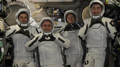 প্রথমবারের মতো নভোচারীর অসুস্থতার কারণে আগেই মহাকাশ মিশন শেষ করল নাসা