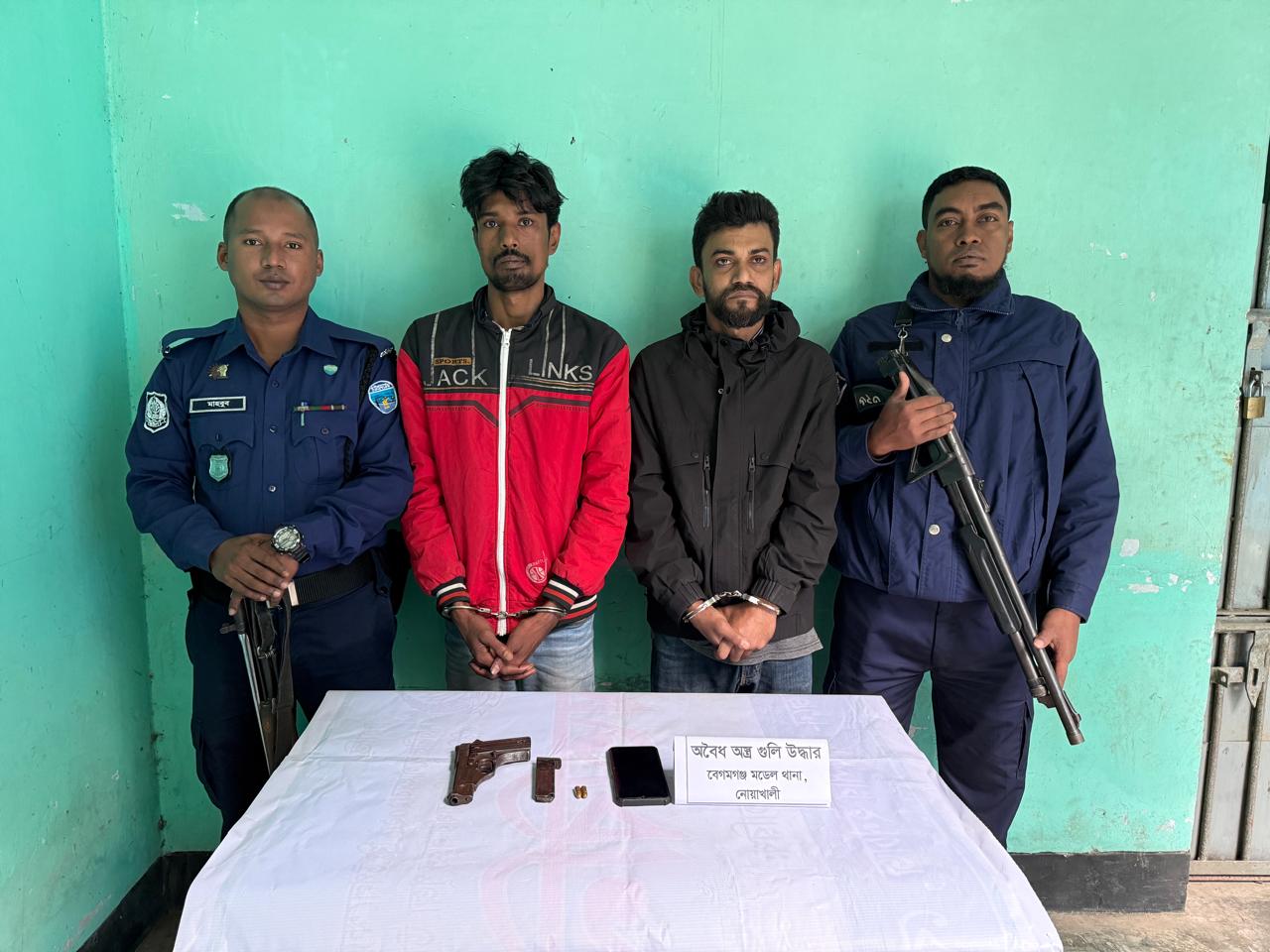 নোয়াখালীর বেগমগঞ্জে আবাসিক হোটেল থেকে বিদেশী পিস্তল সহ গ্রেফতার ২
