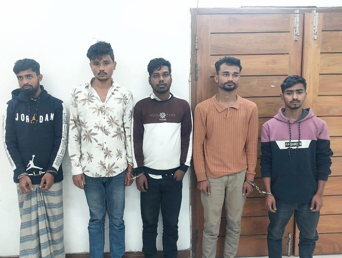 বন্দর থানা পুলিশ কর্তৃক নেশা জাতীয় দ্রব্য সেবন করিয়ে চুরি করার অপরাধে ০৫ জন চোর গ্রেফতার