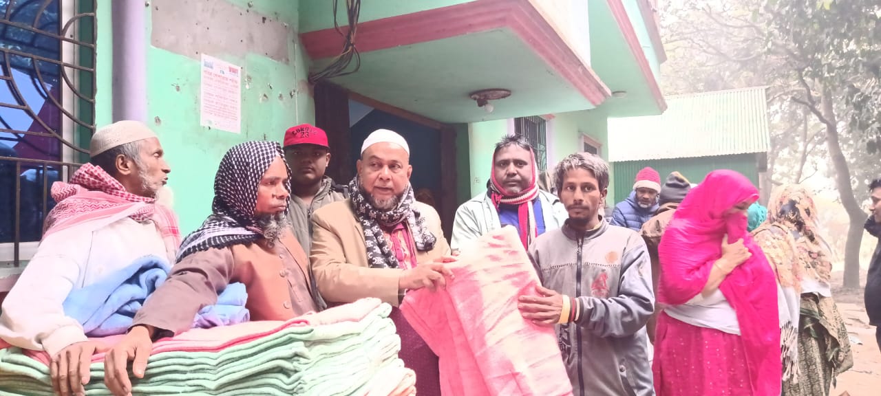 মোগরাপাড়া ইউনিয়নের ৩নং ওয়ার্ডে শীতার্তদের মাঝে কম্বল বিতরণ