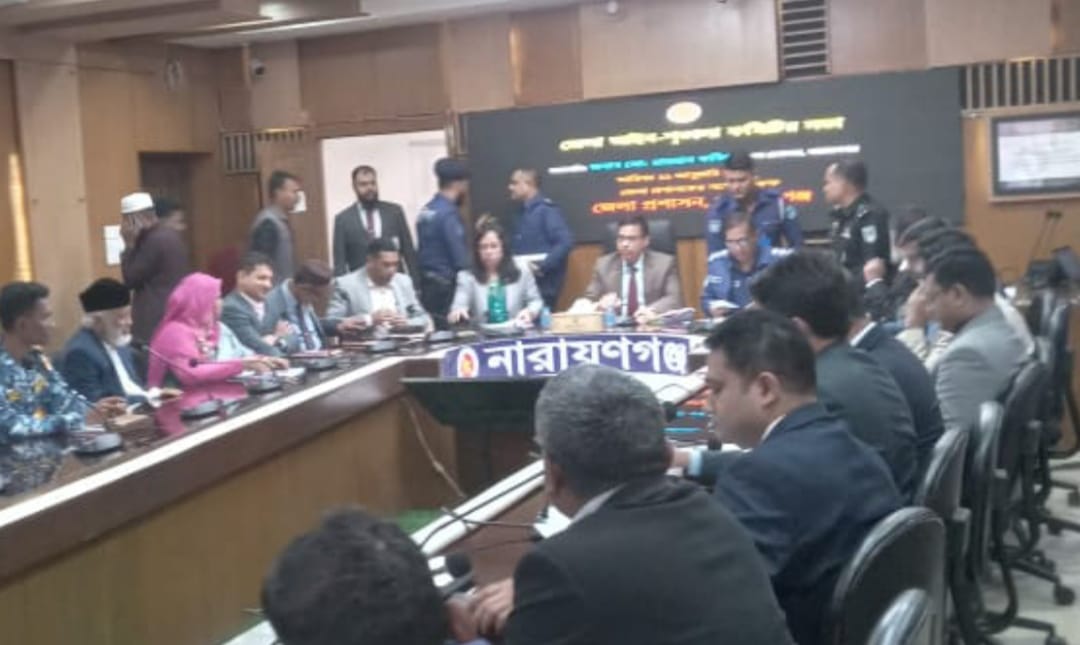 জেলা আইন-শৃঙ্খলা, গনভোট প্রচার ও সমন্নয় কমিটির  সভায়   সরকারি দপ্তরের সবাই হোটেল, হাটবাজার, ফেরিঘাট, মসজিদ, মন্দির সর্বস্তরে গনভোটের প্রচারণা চালাতে হবে-ডিসি