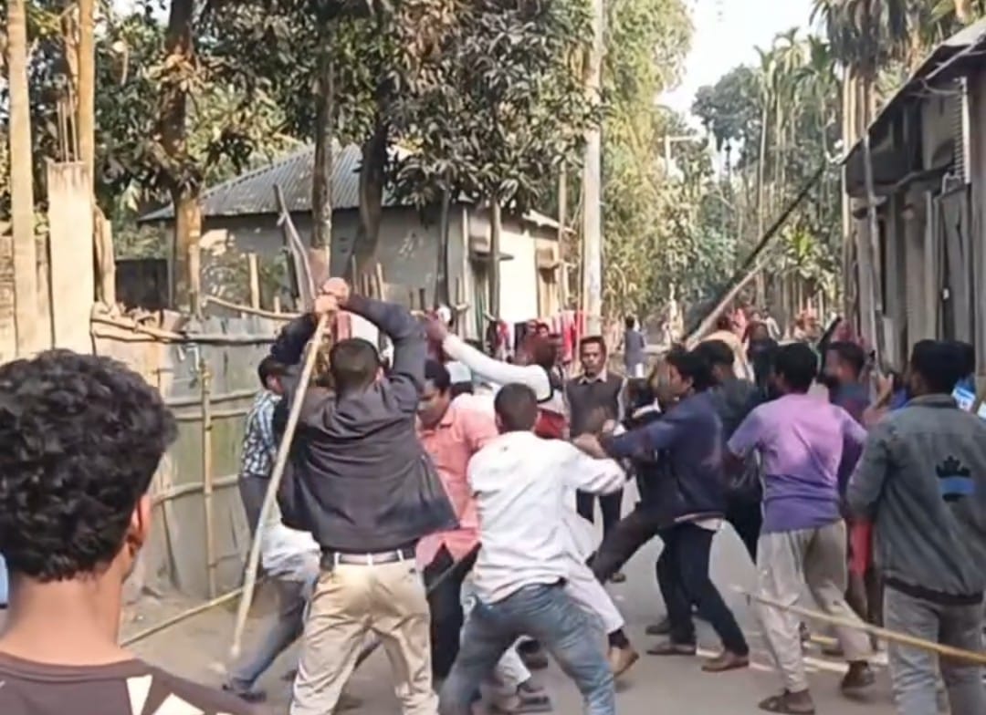 লালমনিরহাটের হাতিবান্ধায় নির্বাচনী প্রচারণাকে কেন্দ্র করে বিএনপি–জামায়াত নেতাকর্মীদের সংঘর্ষ,উভয় পক্ষের আহত অন্তত ১৫ জন।