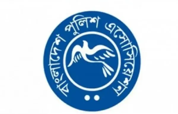 পোশাক পরিবর্তনের সিদ্ধান্তে মাঠ পর্যায়ে পুলিশের মধ্যে ব্যাপক ক্ষোভ