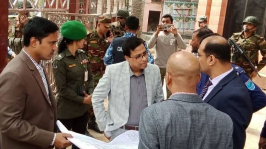 বক্তাবলী ও আলীরটেকে ভোটকেন্দ্র পরিদর্শনে জেলা রিটার্নিং অফিসার মো. রায়হান কবির