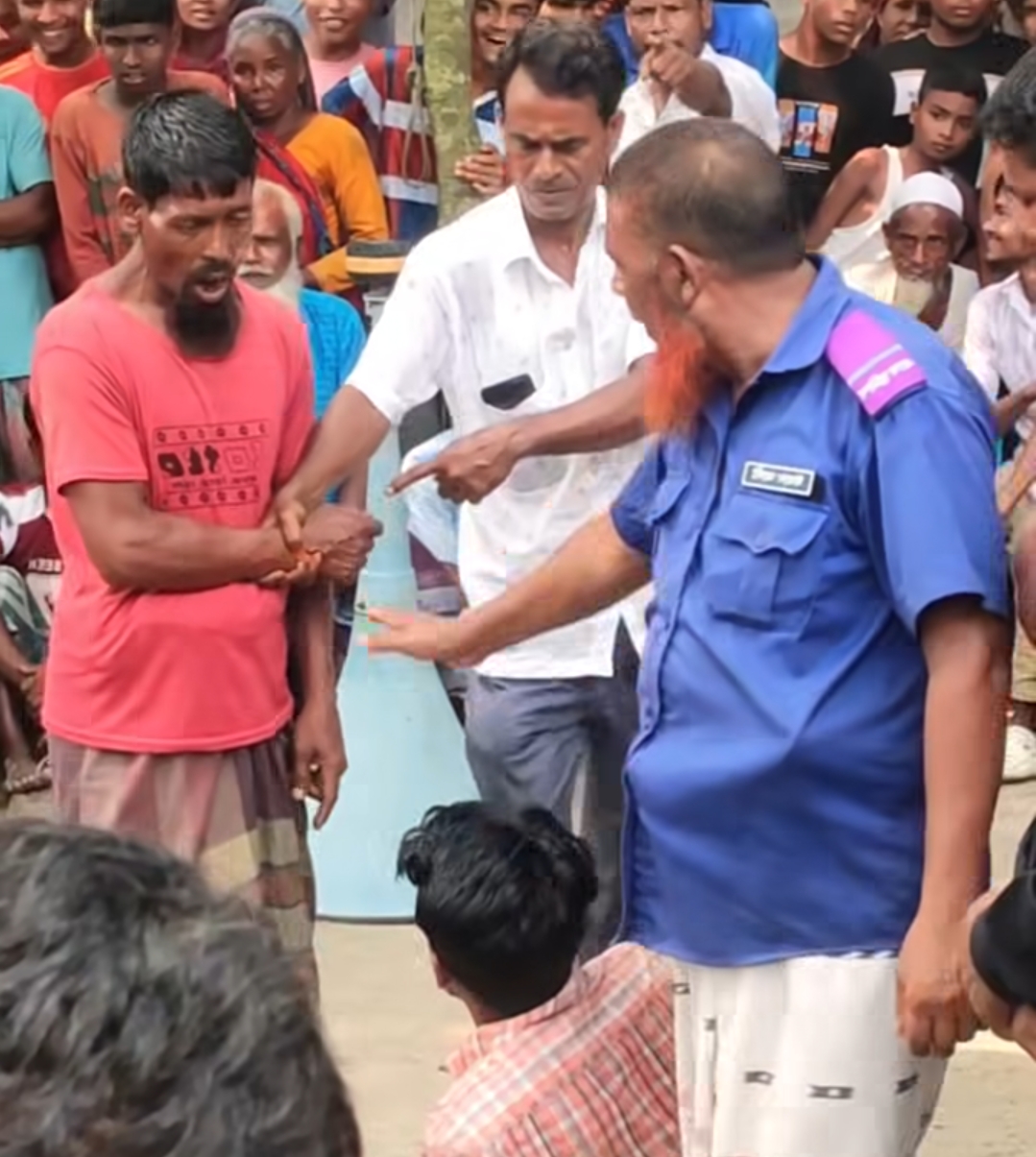 চোরাই মাইক ক্রয়কে কেন্দ্র করে উত্তেজনা, সালিশে মারধরের অভিযোগ