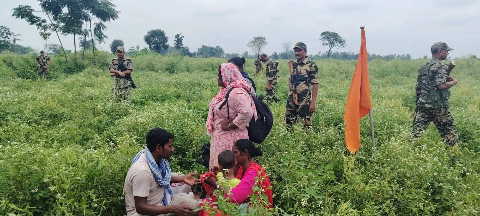 দুর্গাপুর সীমান্ত দিয়ে ১২ জনকে পুশইনের চেষ্টা ব্যর্থ, বিজিবি ও স্থানীয়দের বাধায় ফিরে যায় বিএসএফ