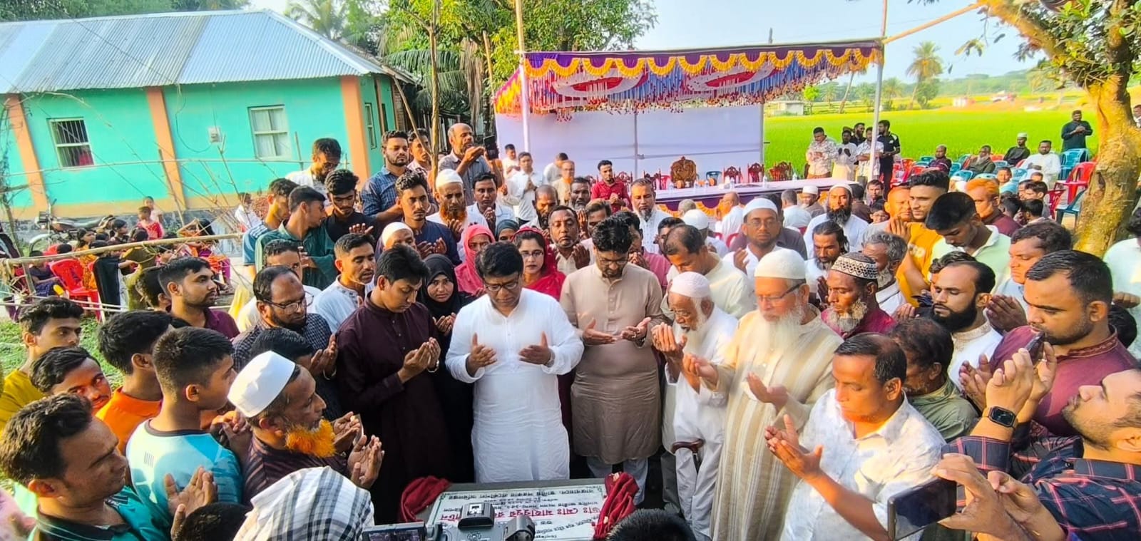 পুকুর খননে রাস্তা ক্ষতিগ্রস্ত হলে কঠোর ব্যবস্থা নেওয়ার হুঁশিয়ারি এমপি লিটনের