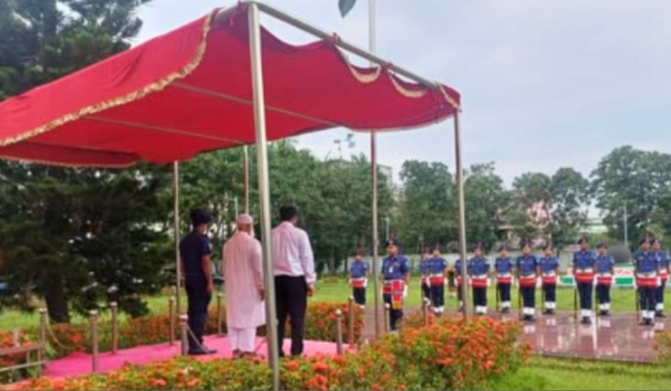 জামায়াত আমীরকে ‘গার্ড অব অনার’ দেওয়া নিয়ে বিতর্কে জেলা প্রশাসন  বলছে স্বরাষ্ট্র মন্ত্রণালয়ের প্রজ্ঞাপন  মেনেই সম্মাননা প্রদান