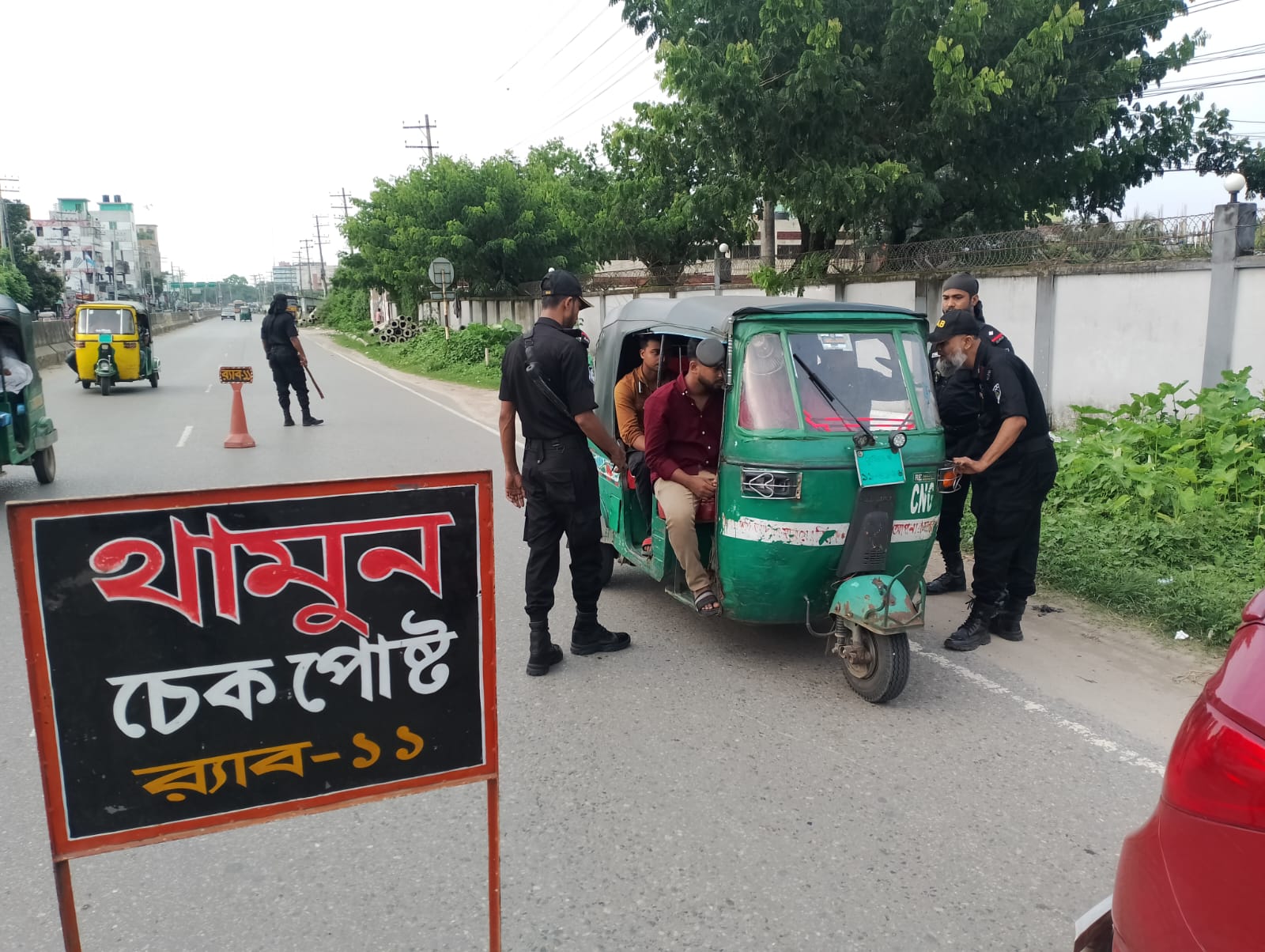 দেশের সার্বিক নিরাপত্তা পরিস্থিতিতে চেকপোস্ট ও টহল জোরদার করেছে র‍্যাব-১১