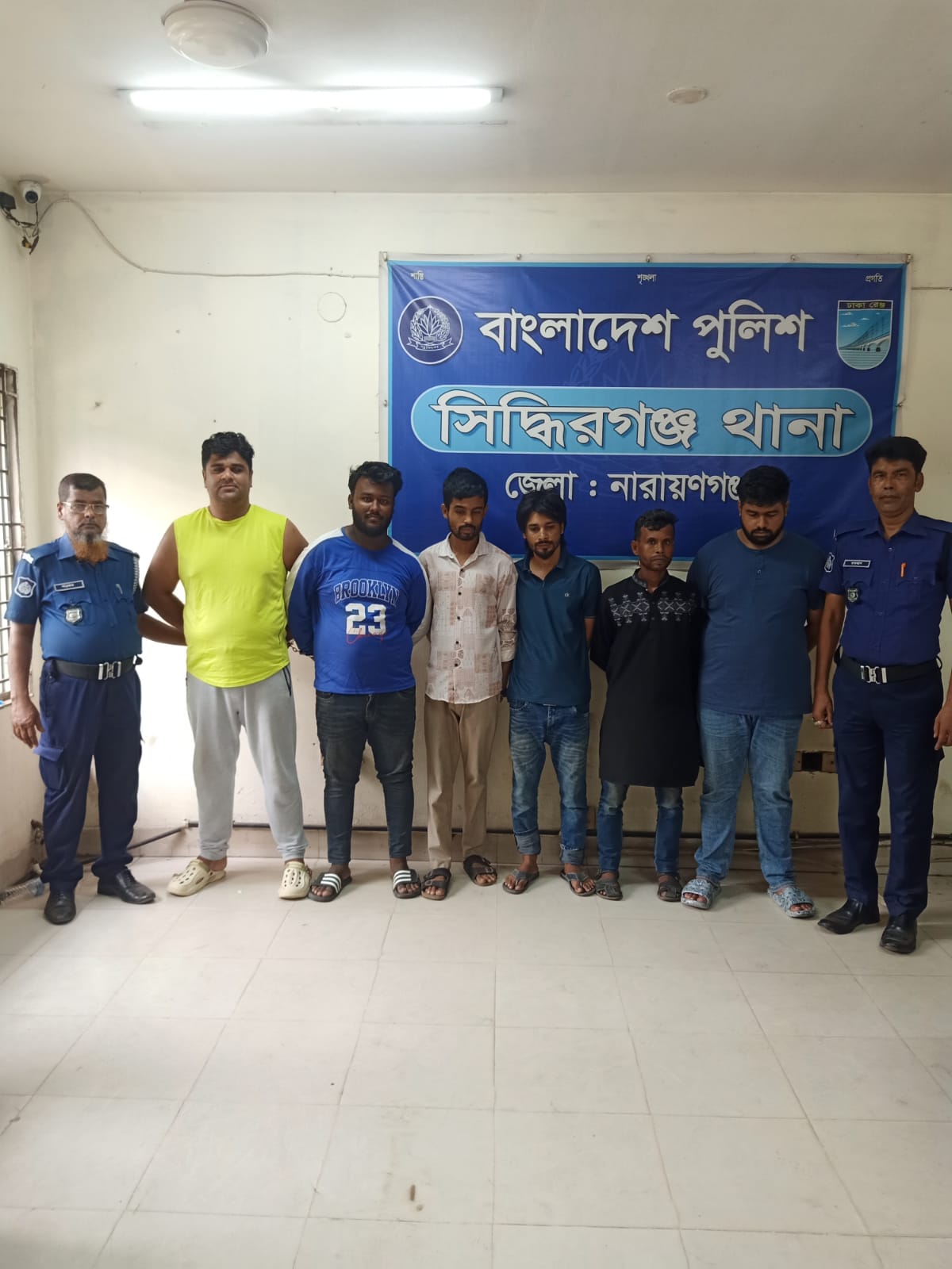 সিদ্ধিরগঞ্জে পুলিশের বিশেষ অভিযানে মাদকসহ গ্রেপ্তার-১১