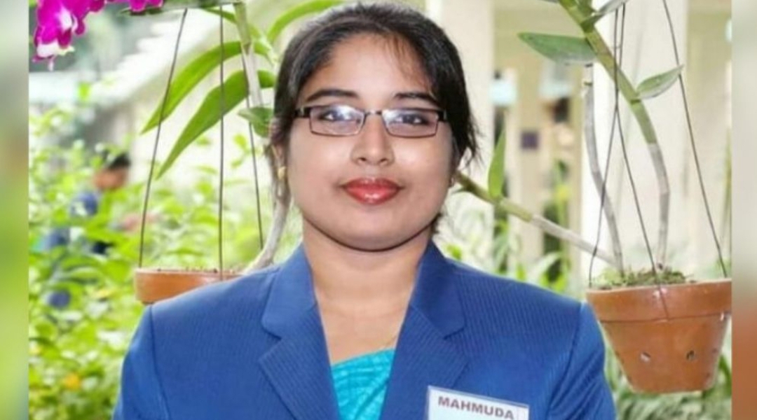 সরকারের ৩ হাজার কোটি টাকা বাঁচিয়ে সততার পুরস্কার ২৫ দিনে তিনবার বদলি!