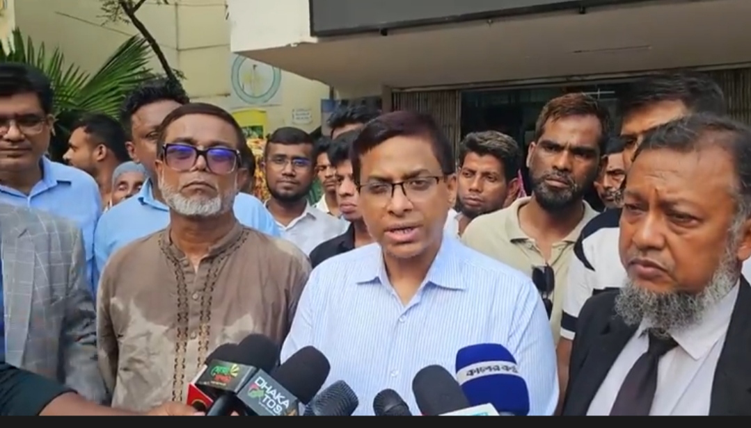 নারায়ণগঞ্জ ভিক্টোরিয়া হাসপাতালে পরিচ্ছন্নতা অভিযান: সেবার মান ও পরিষ্কার পরিচ্ছন্নতা নিয়ে কঠোর হুঁশিয়ারি জেলা প্রশাসকের