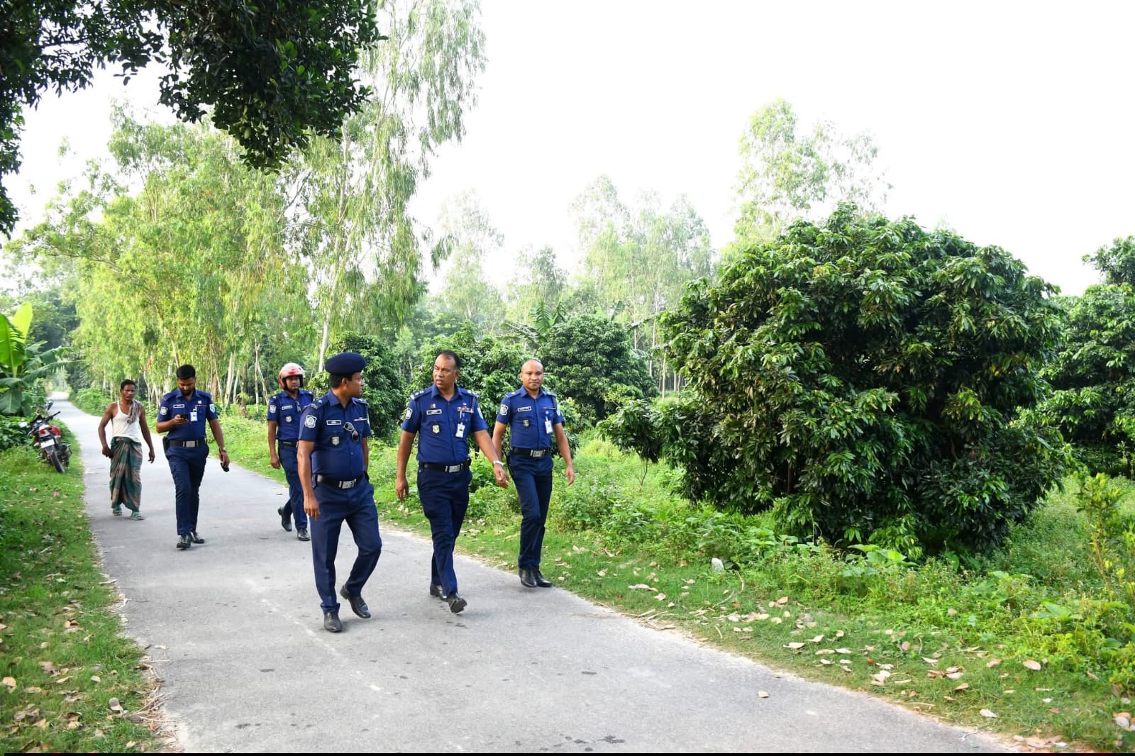 দিনাজপুরে জোড়া লাশ উদ্ধার ও ধর্ষণ মামলার ঘটনাস্থল পরিদর্শন করলেন পুলিশ সুপার
