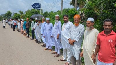 কলাপাড়ায় দক্ষিণাঞ্চলের উন্নয়নের দাবিতে বিশাল মানববন্ধন