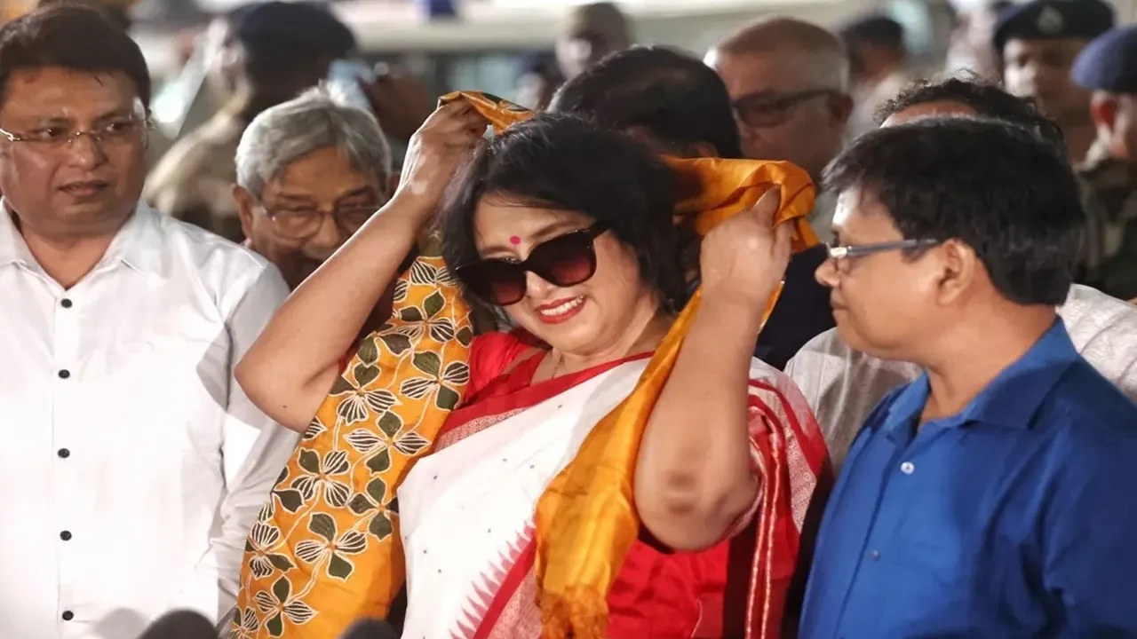 ১৯ বছর পর কলকাতায় ফিরলেন তসলিমা নাসরিন