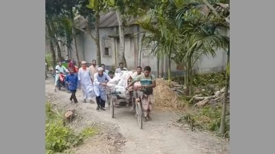 মালবোঝাই ভ্যান ঠেলে চালককে সহায়তা করলেন জামায়াত এমপি, ভিডিও ভাইরাল