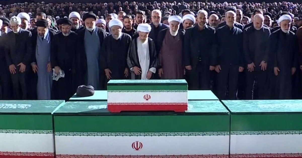 তেহরানে আয়াতুল্লাহ খামেনির প্রথম জানাজা অনুষ্ঠিত