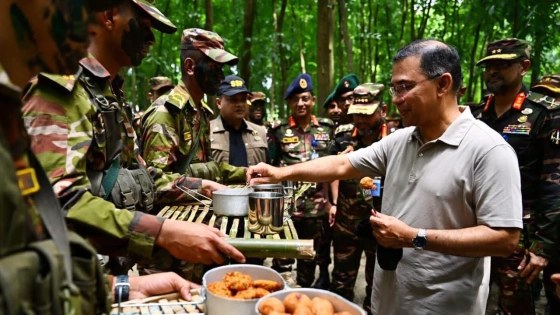 প্রধানমন্ত্রী সেনাবাহিনীর গ্রীষ্মকালীন মহড়ায় আকস্মিক পরিদর্শন