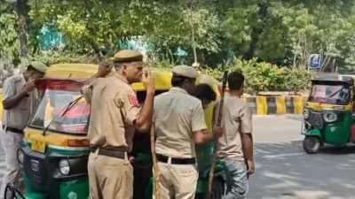 দিল্লিতে যন্তর মন্তরের দিকে যাওয়া শিক্ষার্থীদের আটকে দিল্লি পুলিশ