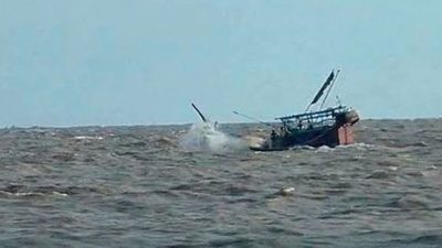 বঙ্গোপসাগরে ট্রলারডুবি, ৬ জেলে নিখোঁজ