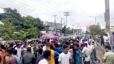 ময়মনসিংহে সিএনজি চালকদের গ্যাস সংকটের প্রতিবাদে মহাসড়ক অবরোধ