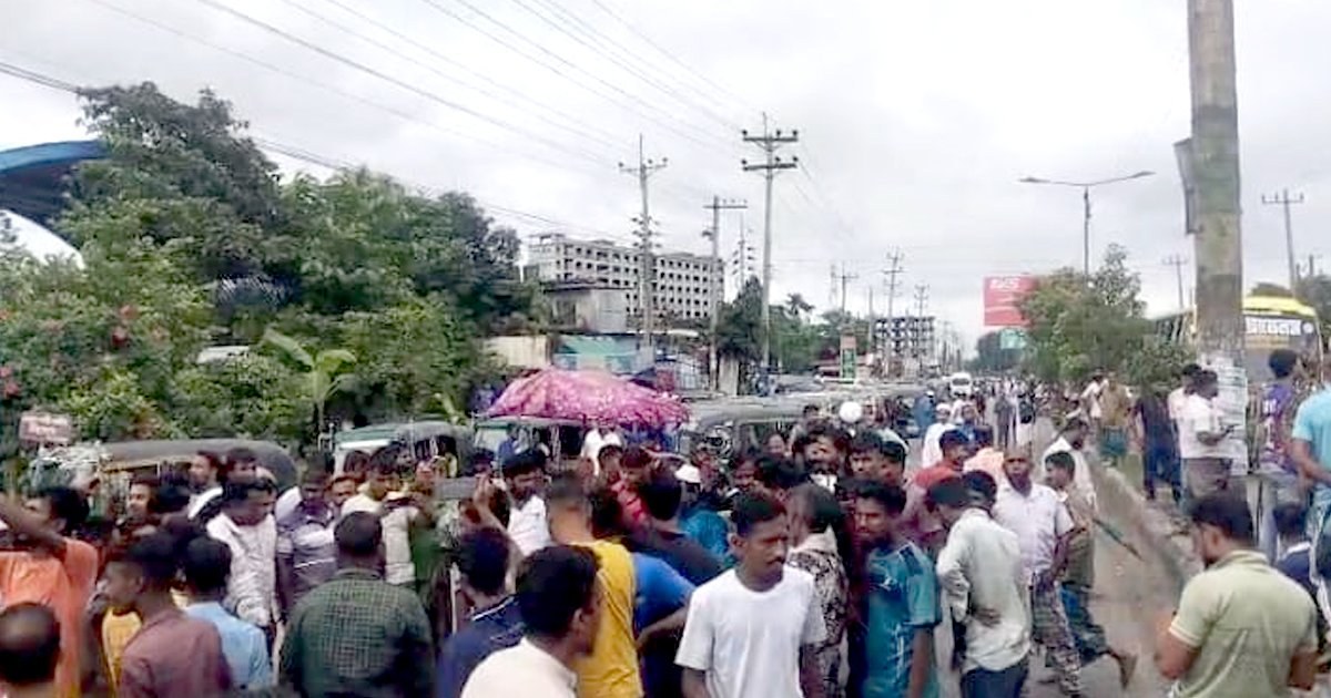 ময়মনসিংহে সিএনজি চালকদের গ্যাস সংকটের প্রতিবাদে মহাসড়ক অবরোধ