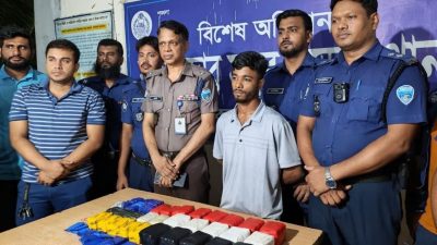 কক্সবাজারে ঢাকাগামী বাস থেকে ৯২ হাজার পিস ইয়াবা উদ্ধার, হেল্পার গ্রেপ্তার