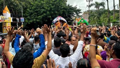 চট্টগ্রামে উল্টো রথযাত্রায় মানুষের ঢল