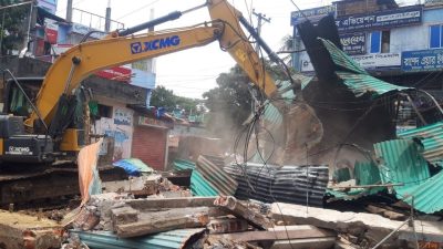 ফেনীতে ফুটপাতে অবৈধ আওয়ামী লীগ অফিস উচ্ছেদ করেছে প্রশাসন