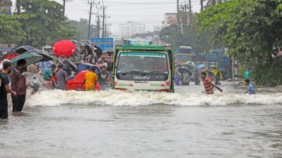ঢাকাসহ আট বিভাগে ভারী বৃষ্টিপাতের পূর্বাভাস, ভূমিধসের শঙ্কা