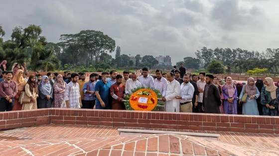জাতীয় স্মৃতিসৌধে বীর শহীদদের প্রতি ফিজিওথেরাপি অ্যাসোসিয়েশনের শ্রদ্ধা