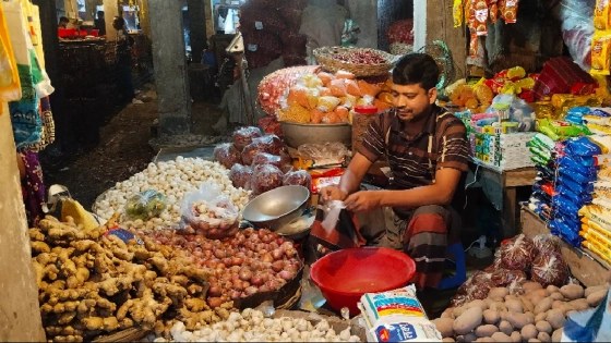 সাতক্ষীরায় পেঁয়াজ ও রসুনের দাম বেড়ে বিপাকে ক্রেতারা