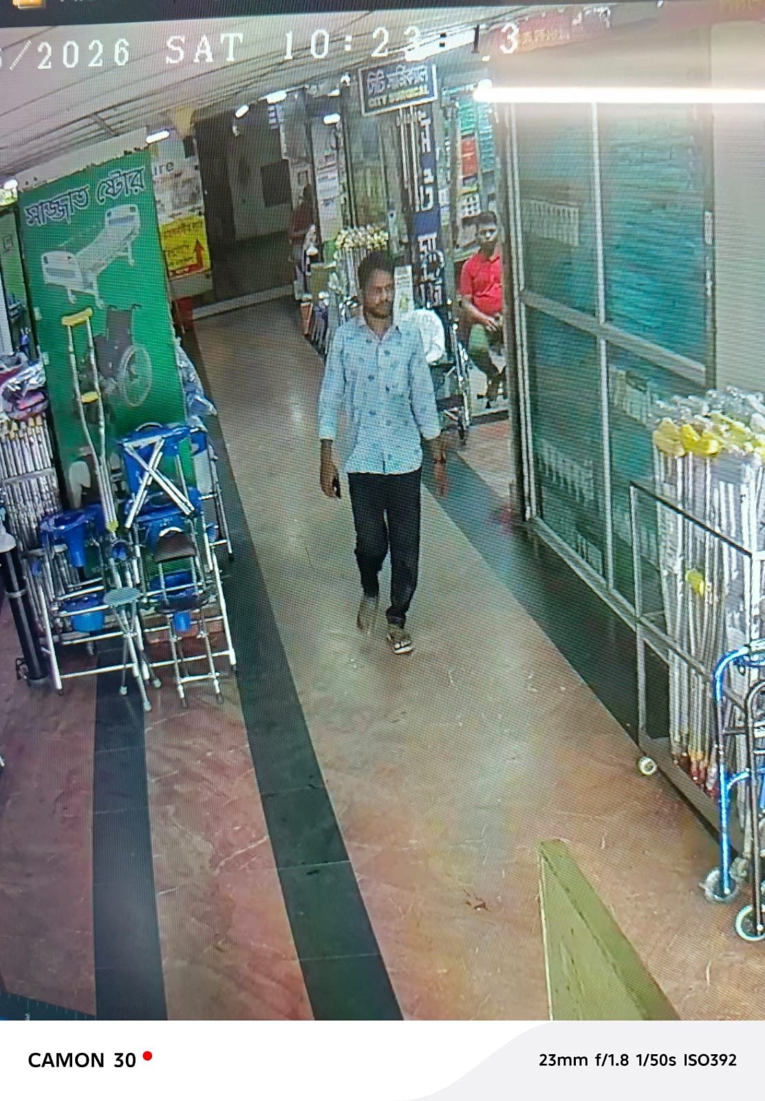 রক্ত আসতে গিয়ে অজ্ঞান পার্টির খপ্পরে সাংবাদিক-পত্নী