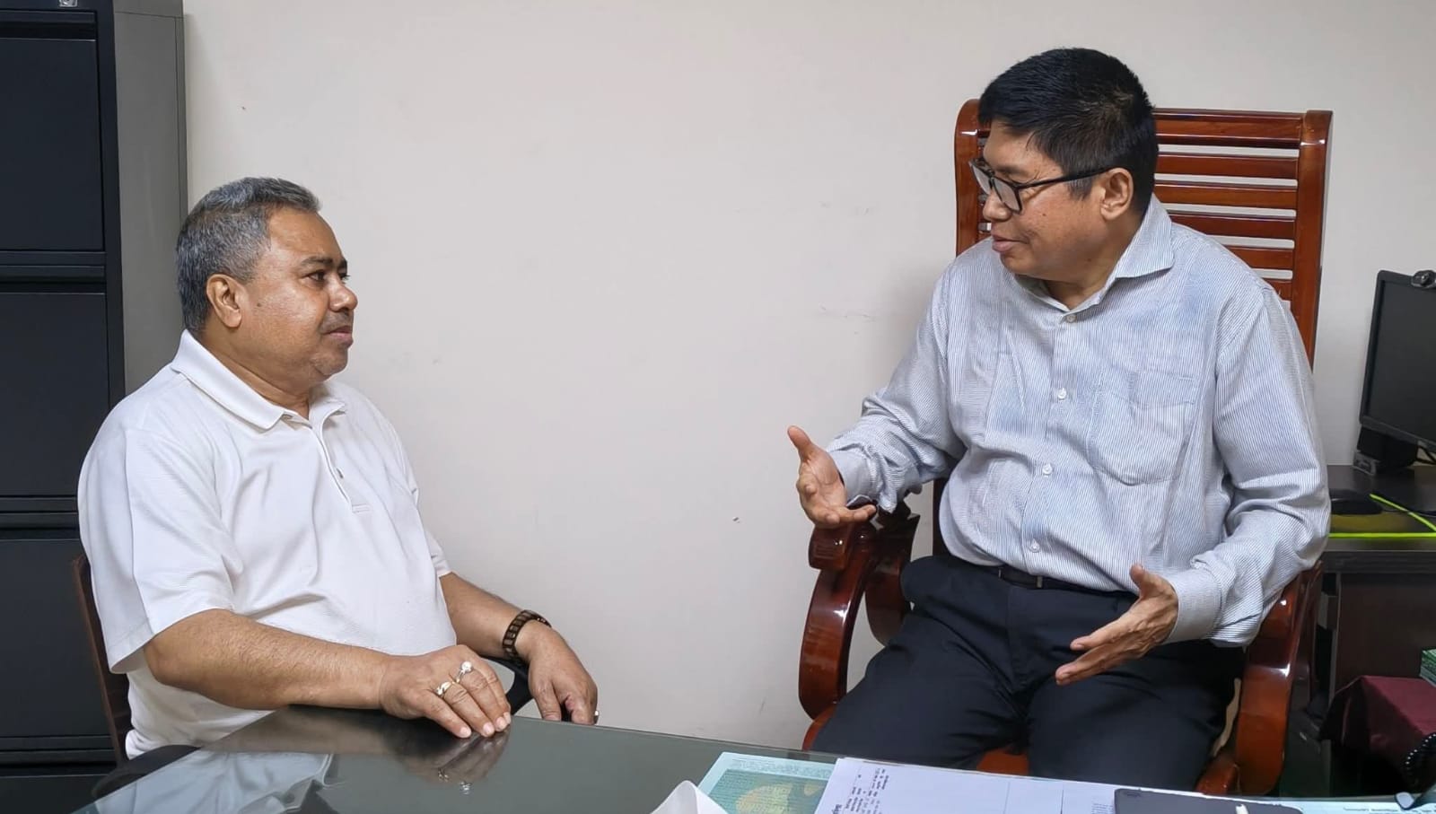 নারায়ণগঞ্জের গণগ্রন্থাগারের সংস্কার ও আধুনিকায়নে মহাপরিচালকের সাথে আনিসুল ইসলাম সানির বৈঠক
