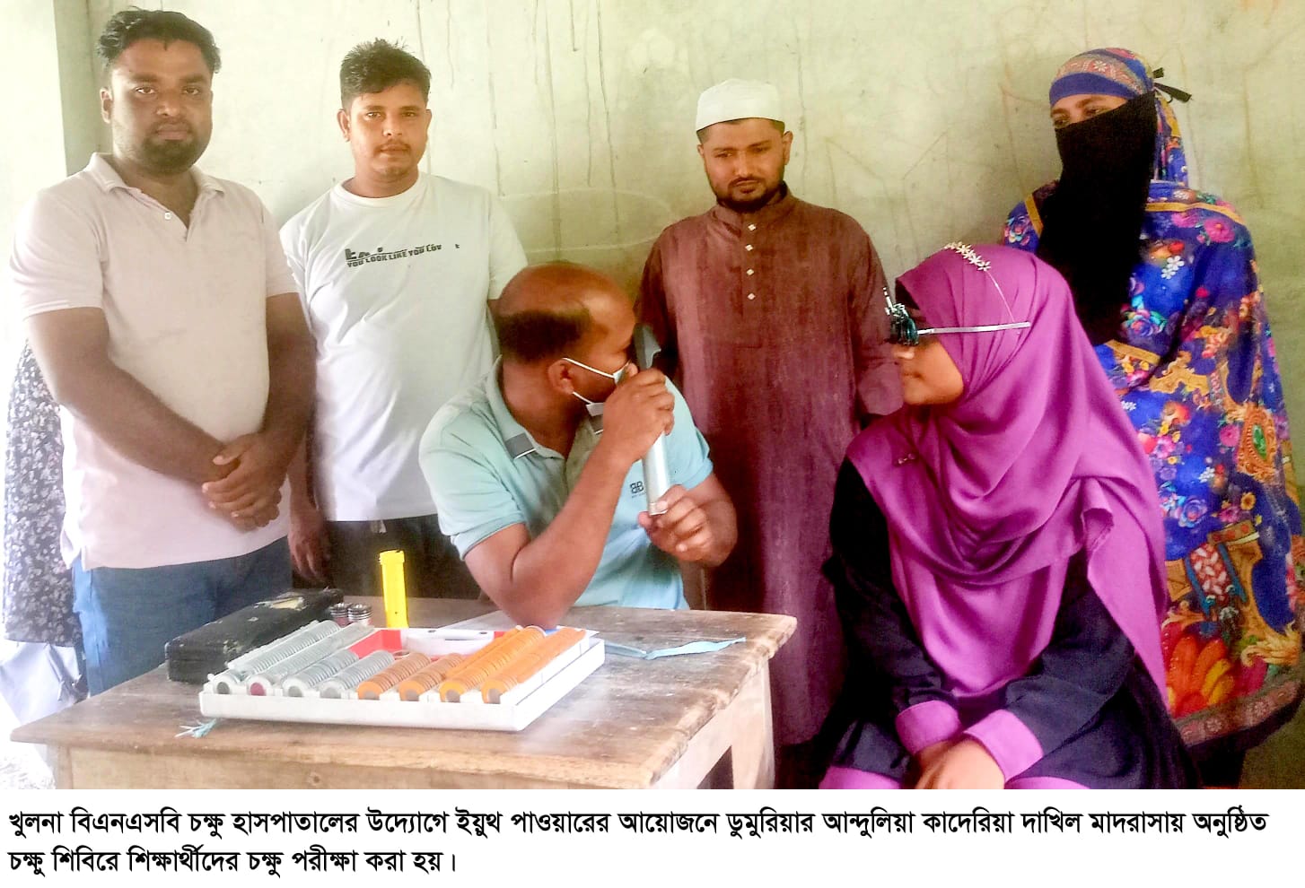 ডুমুরিয়ার আন্দুলিয়ায় বিনামূল্যে চক্ষু সেবা পেল ৫০০ শতাধিক মানুষ, ছানি রোগী বাছাই