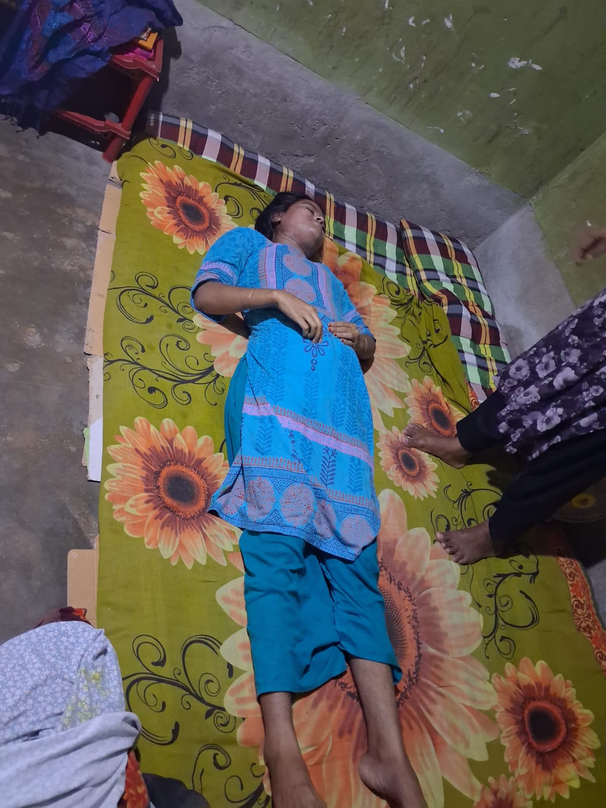সিদ্ধিরগঞ্জে গৃহবধূর রহস্যজনক মৃত্যু, ময়নাতদন্তের জন্য মরদেহ হাসপাতালে