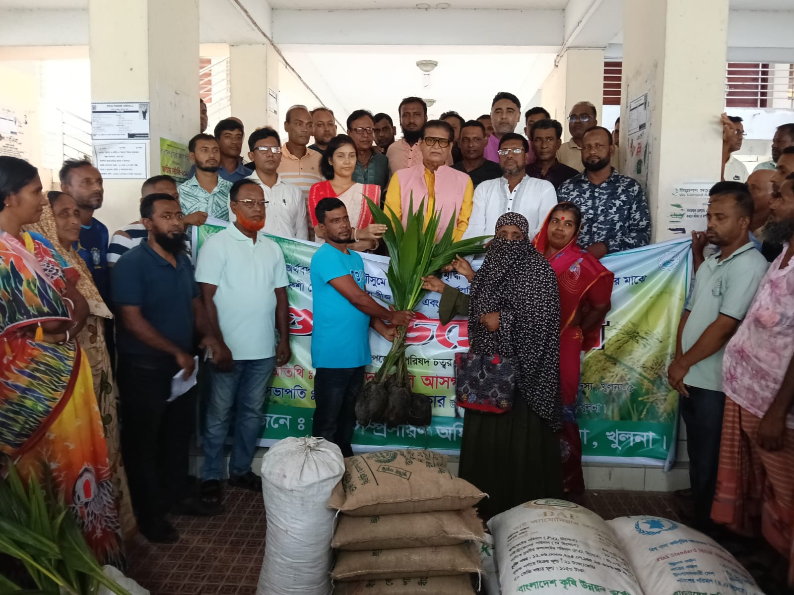 ডুমুরিয়ায় কৃষি পুনর্বাসন ও বৃক্ষরোপণ কর্মসূচির শুভ উদ্বোধন