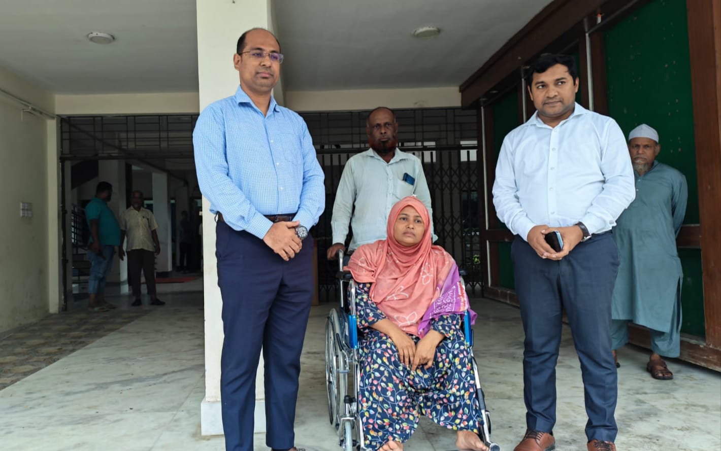 নারায়ণগঞ্জ সদর উপজেলা প্রশাসনের মানবিক উদ্যোগে হুইলচেয়ার পেয়ে নতুন করে স্বপ্ন দেখছেন জয়া আক্তার বিথী