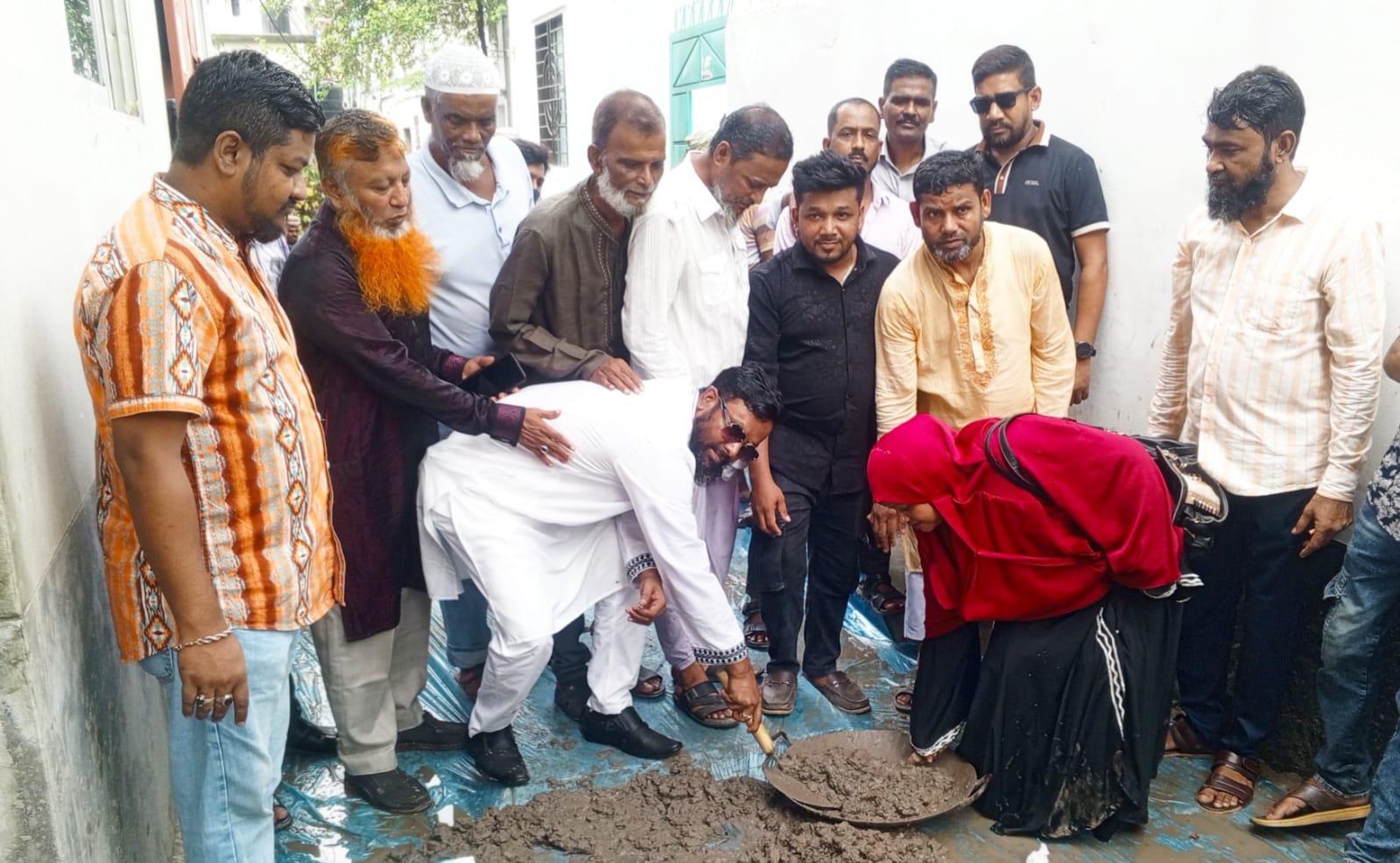 কাশিপুর খিল মার্কেট এলাকায় রাস্তা নির্মাণ ও ড্রেন সংস্কার কাজের উদ্বোধন
