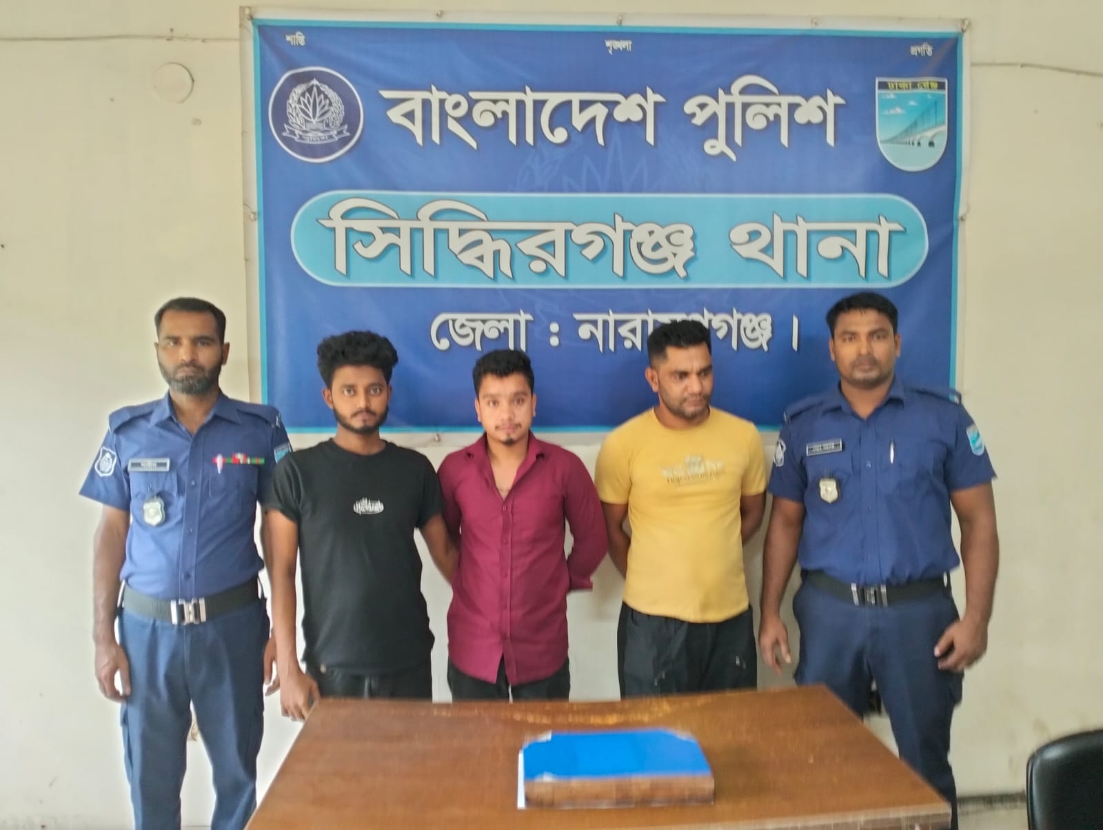 সিদ্ধিরগঞ্জে মাদক ব্যবসায়ীসহ গ্রেফতার ৪